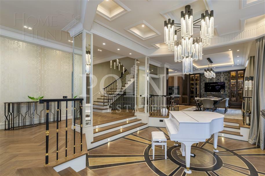 3-этажный коттедж 1 100 м² с отделкой