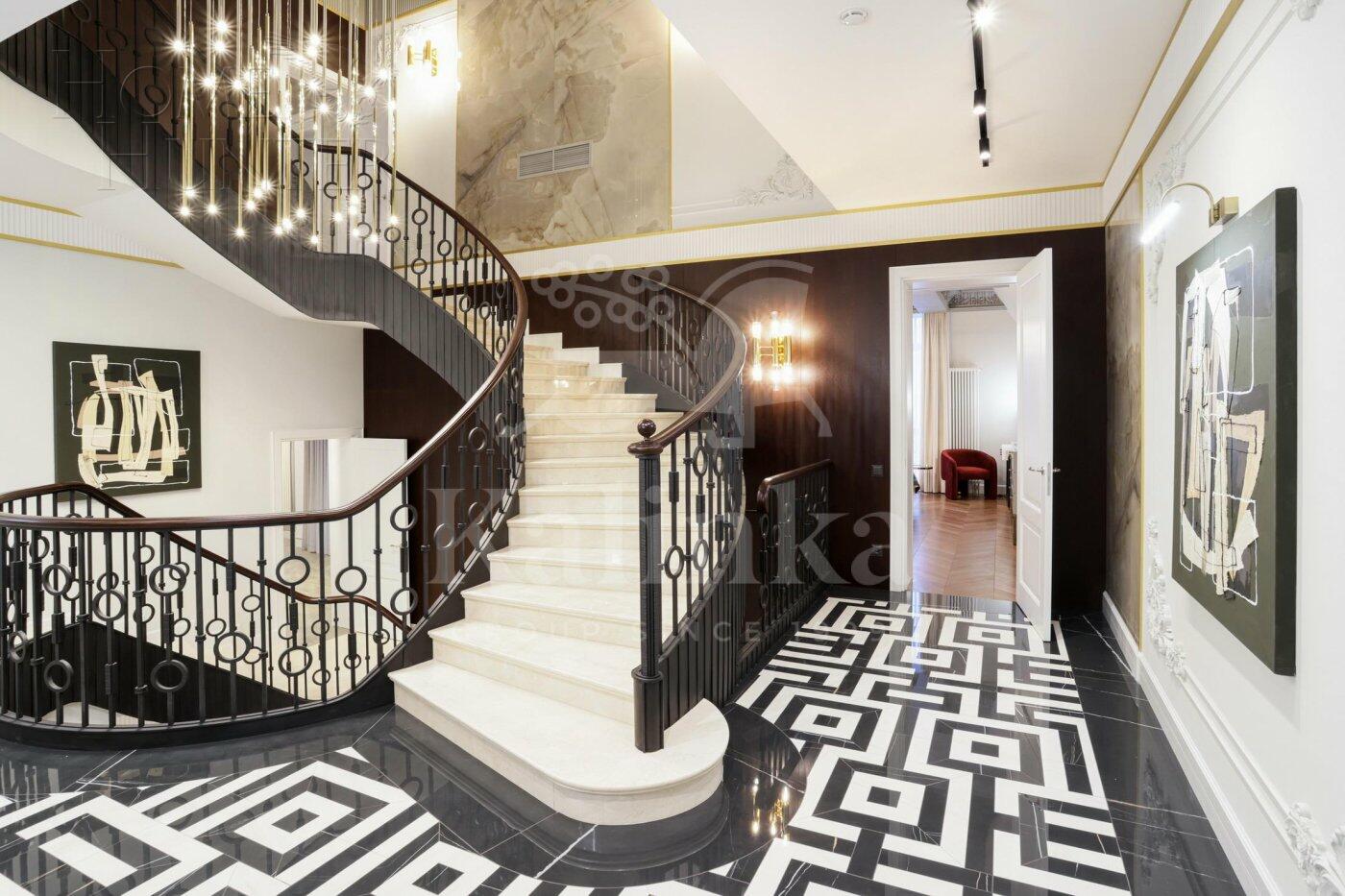 2-этажный коттедж 702 м² с отделкой