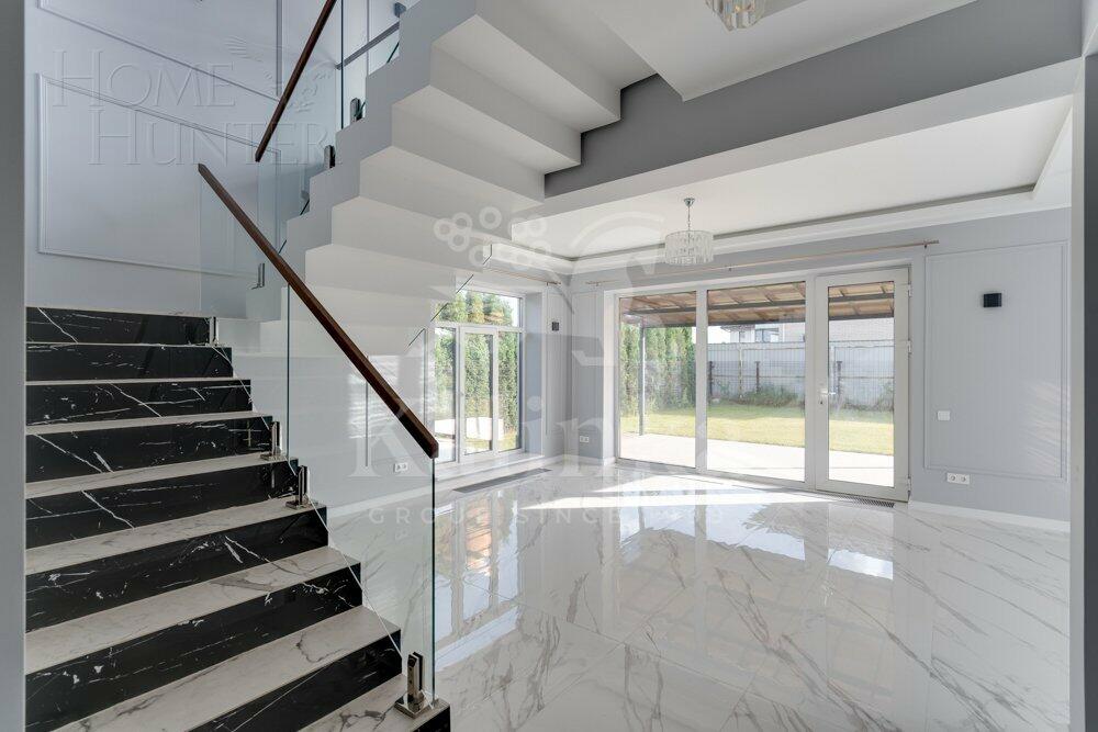 2-этажный коттедж 250 м² с отделкой