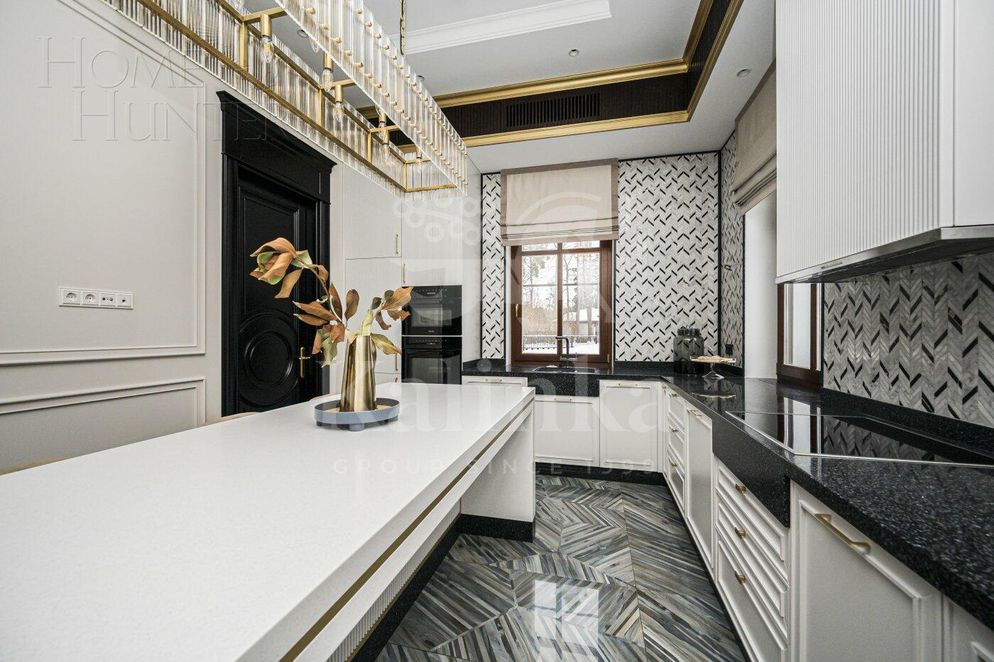 3-этажный коттедж 697 м² с отделкой