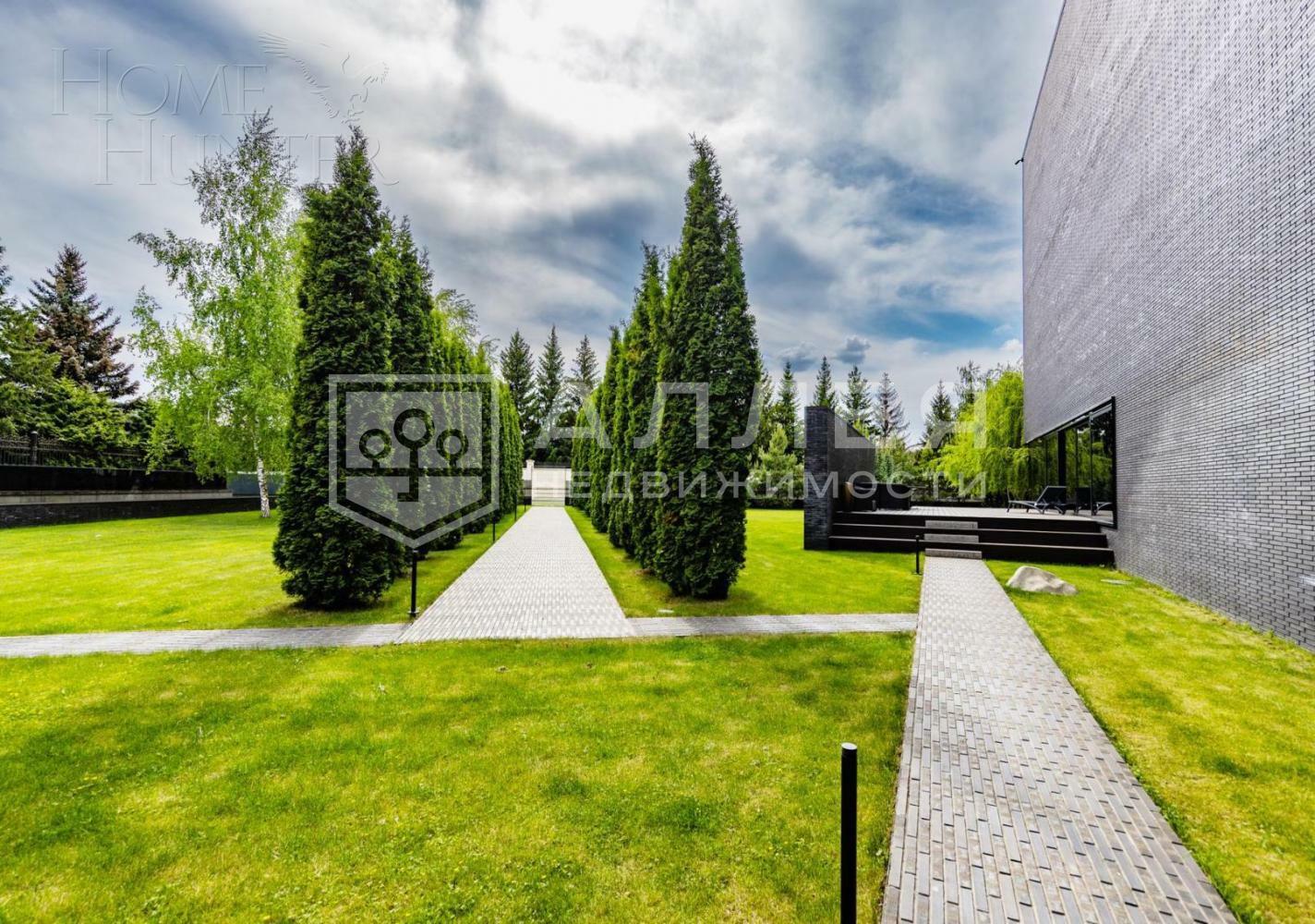 3-этажный коттедж 2 300 м² с отделкой