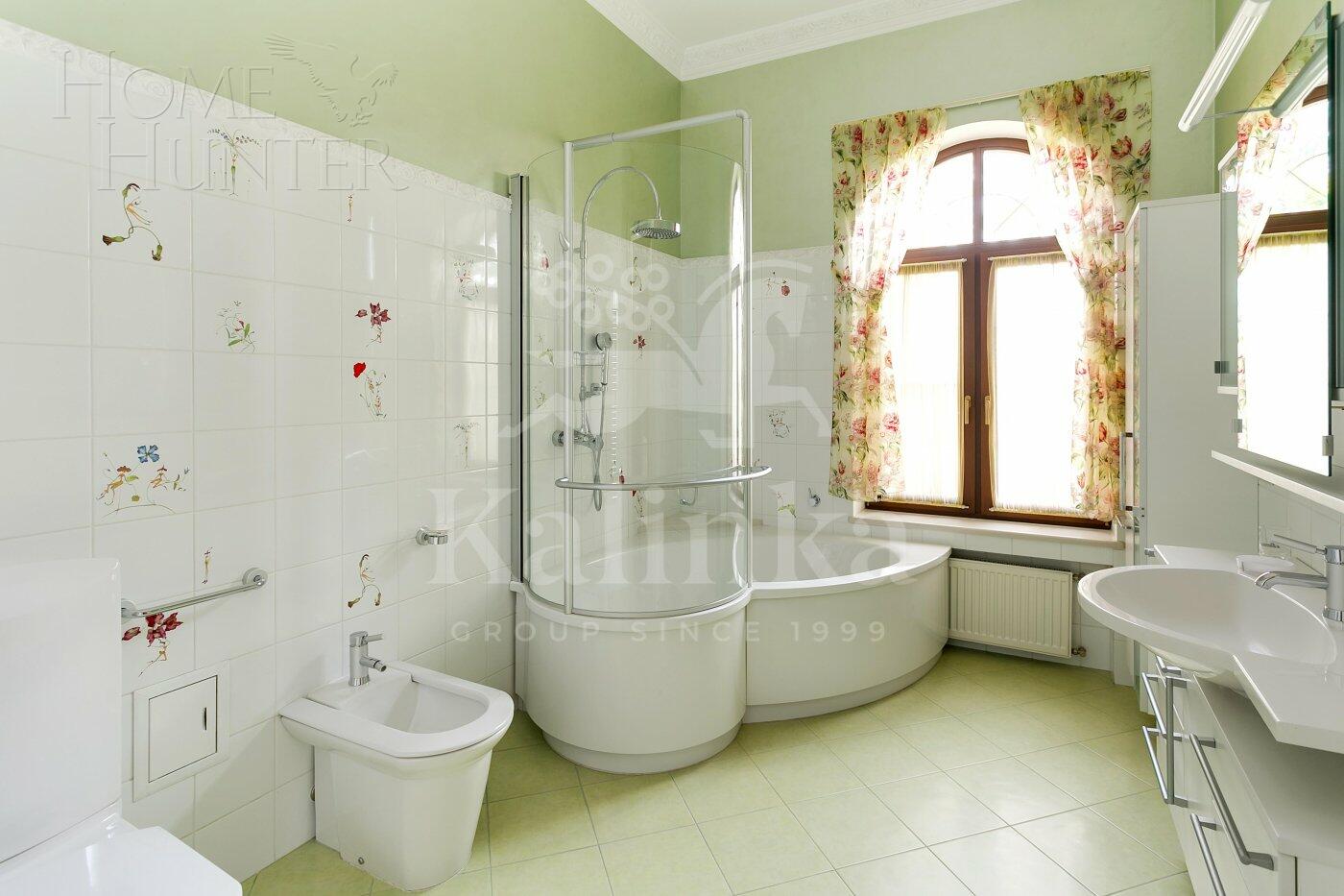 2-этажный коттедж 890 м² с отделкой