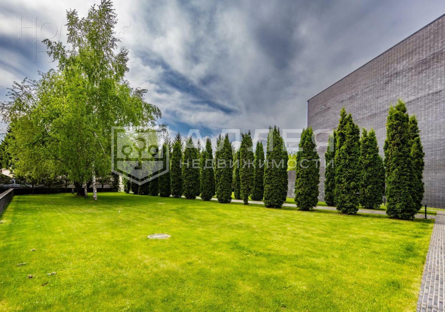 3-этажный коттедж 2 300 м² с отделкой