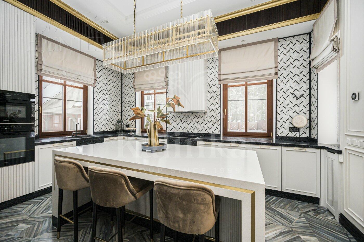 3-этажный коттедж 697 м² с отделкой