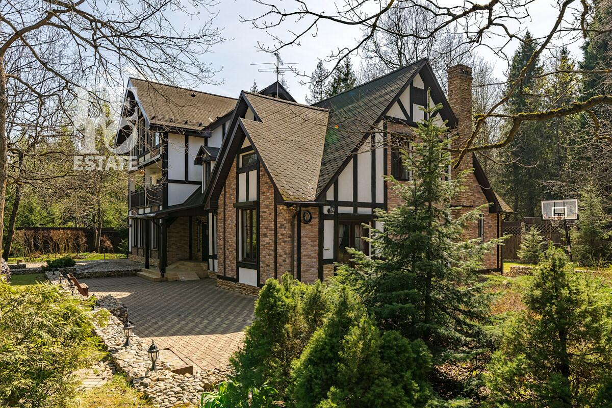 3-этажный коттедж 550 м² с отделкой