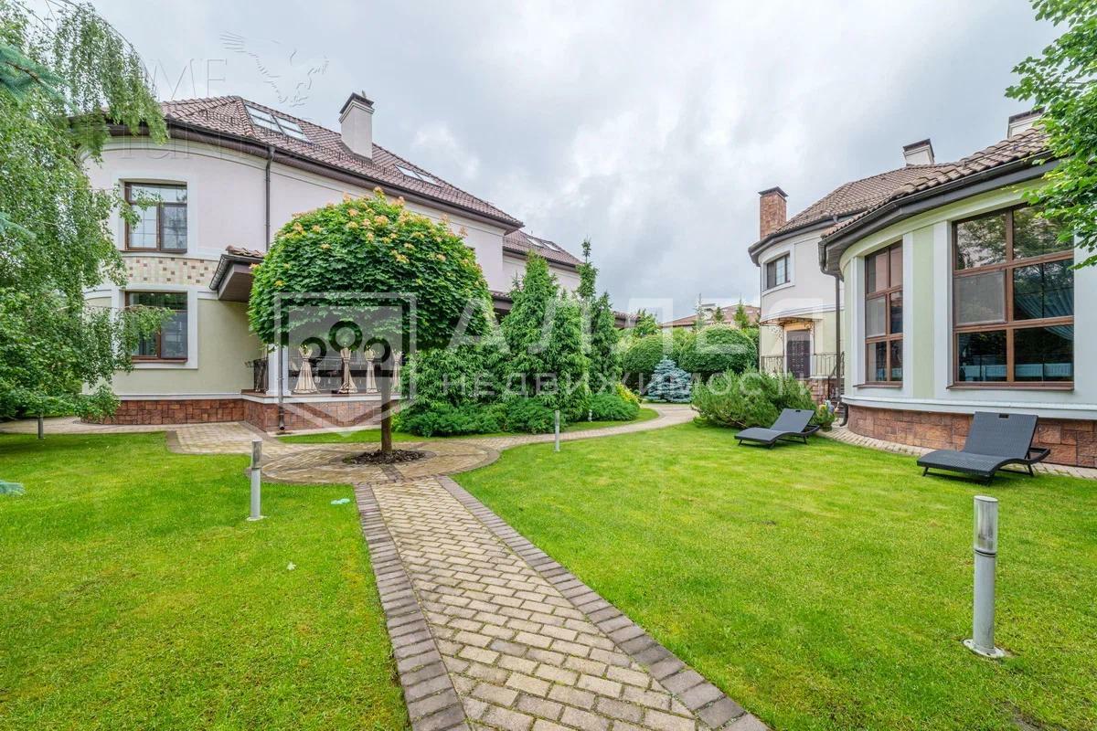 3-этажный коттедж 1 312 м² с отделкой