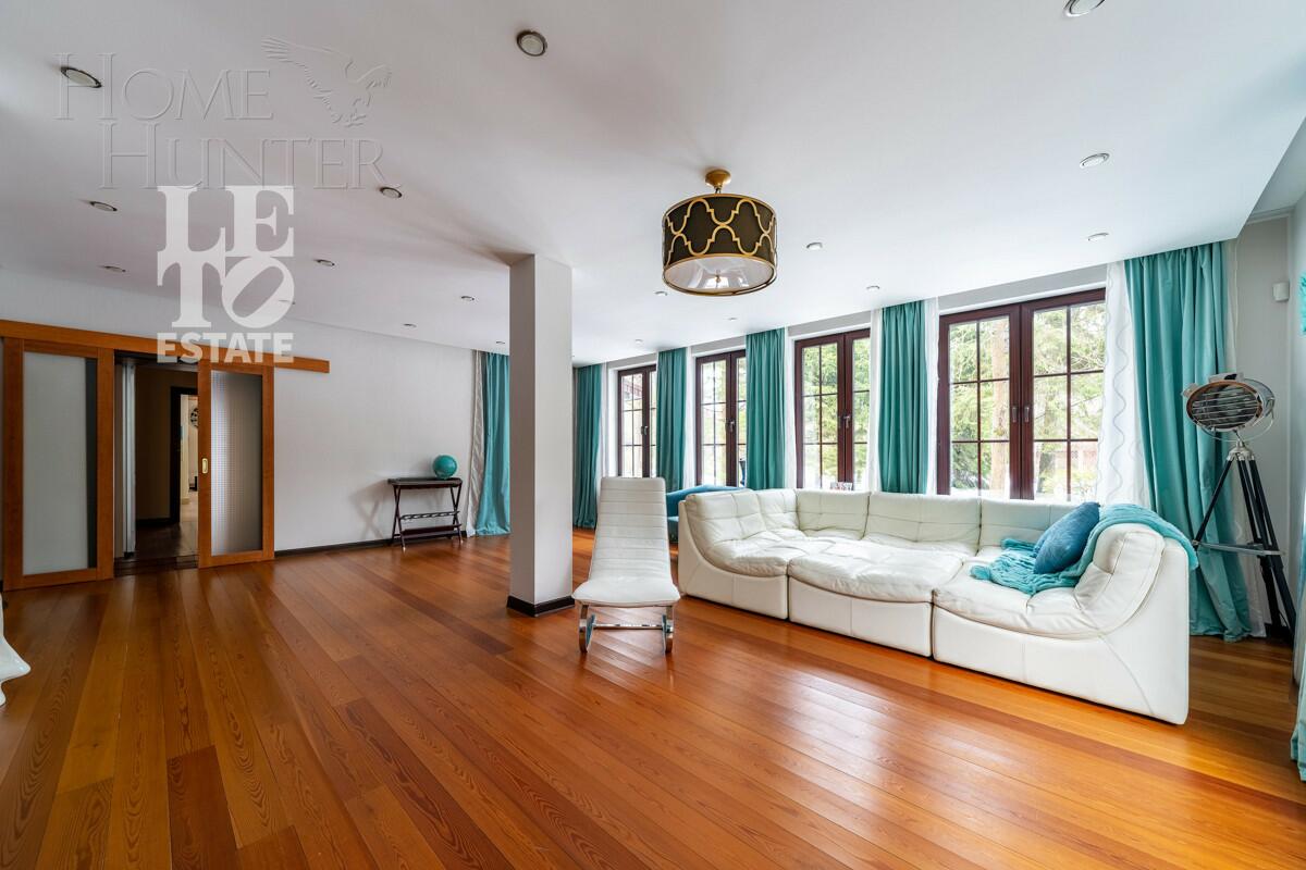 3-этажный коттедж 550 м² с отделкой