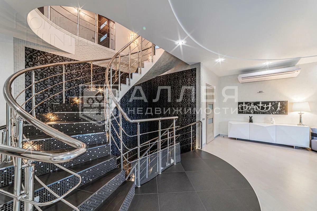 3-этажный коттедж 1 312 м² с отделкой