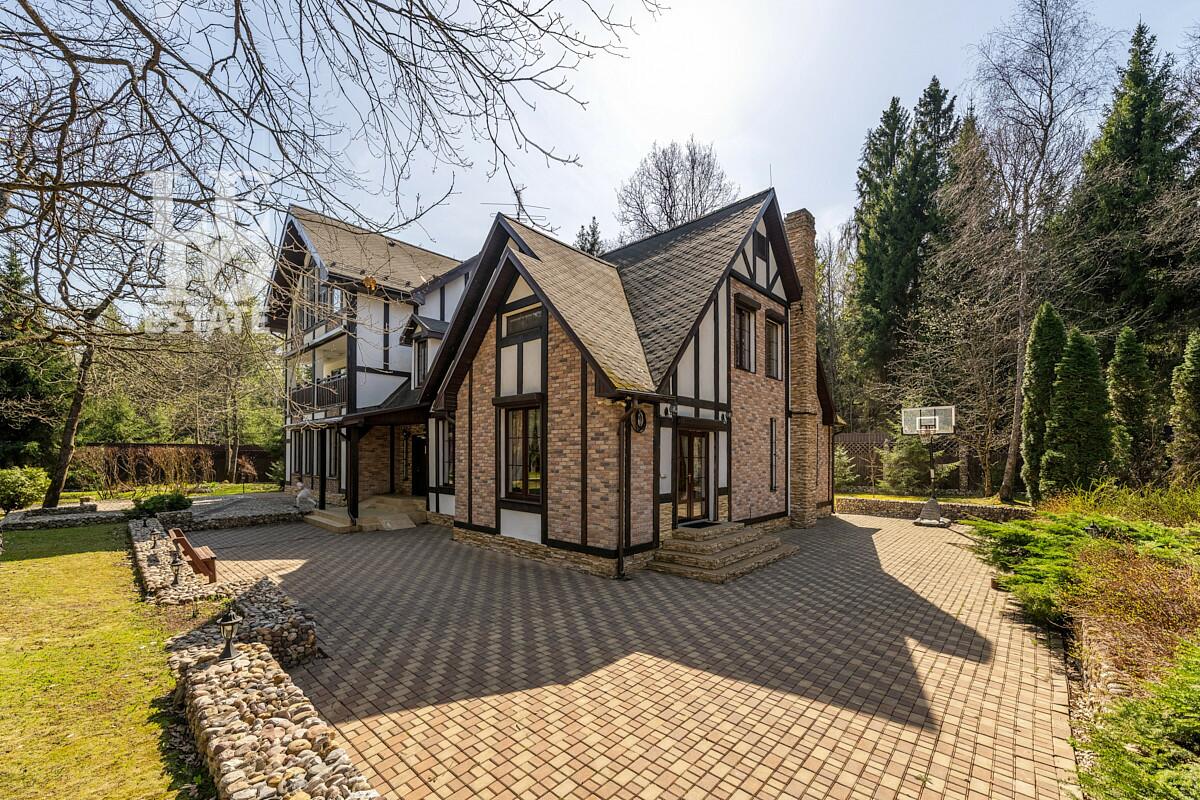 3-этажный коттедж 550 м² с отделкой