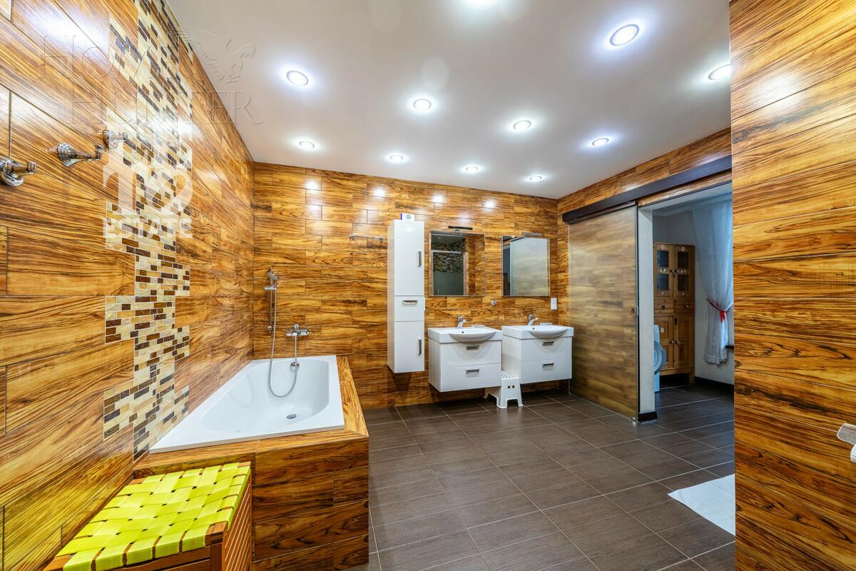 3-этажный коттедж 550 м² с отделкой