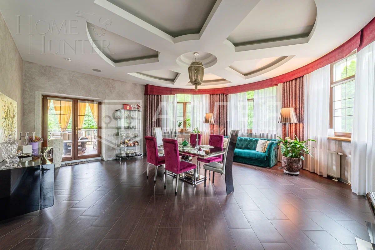 3-этажный коттедж 1 312 м² с отделкой