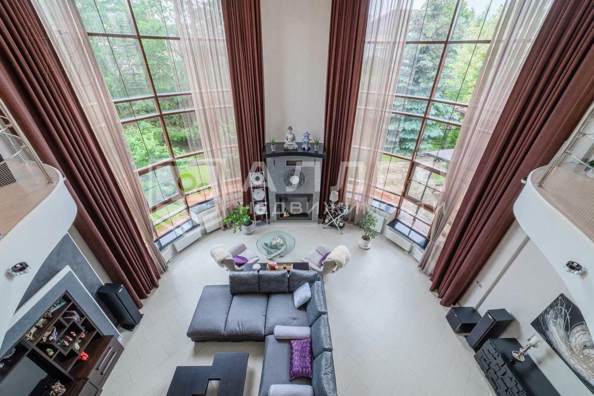 3-этажный коттедж 1 312 м² с отделкой