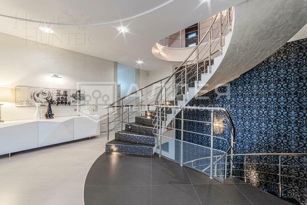 3-этажный коттедж 1 312 м² с отделкой