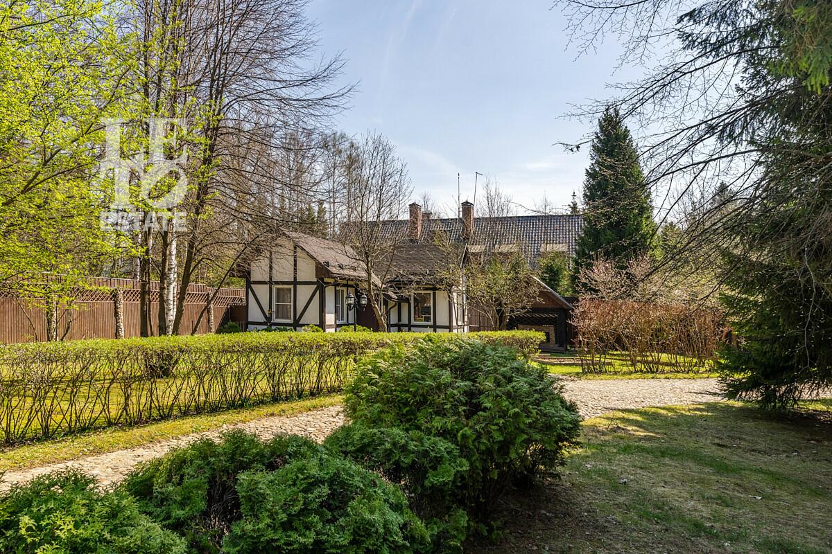 3-этажный коттедж 550 м² с отделкой