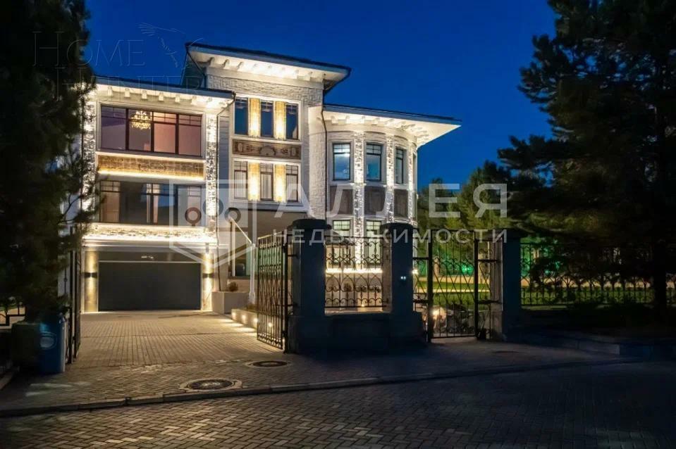 3-этажный коттедж 1 300 м² с отделкой