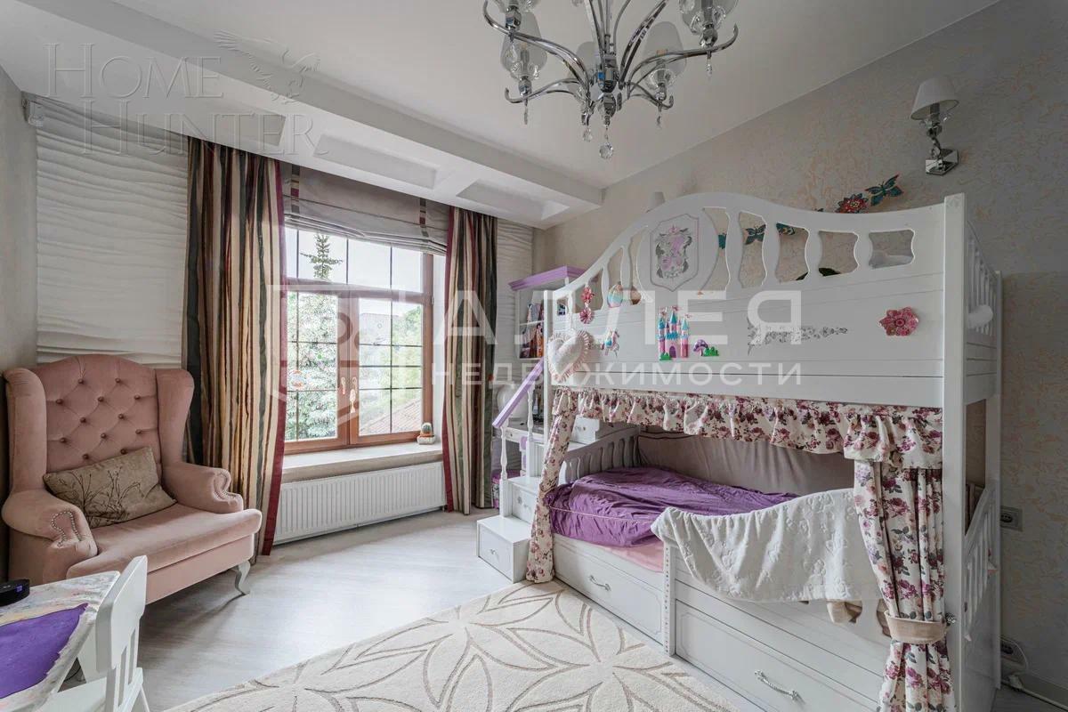 3-этажный коттедж 1 312 м² с отделкой