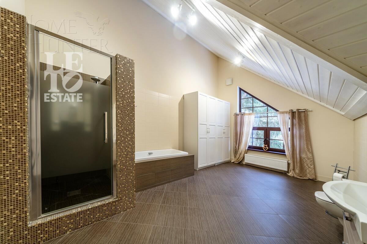 3-этажный коттедж 550 м² с отделкой