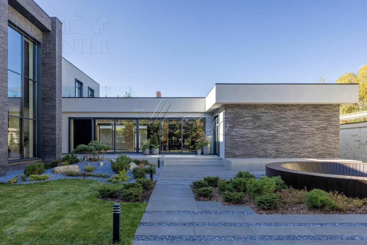 2-этажный коттедж 1 000 м² с отделкой