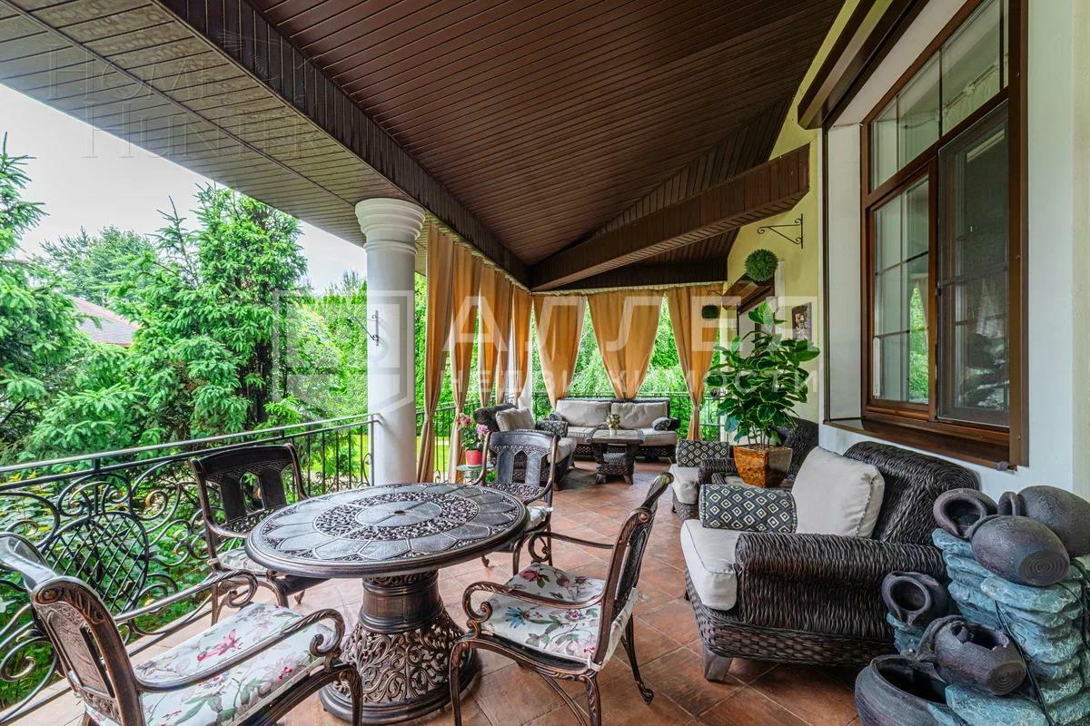 3-этажный коттедж 1 312 м² с отделкой