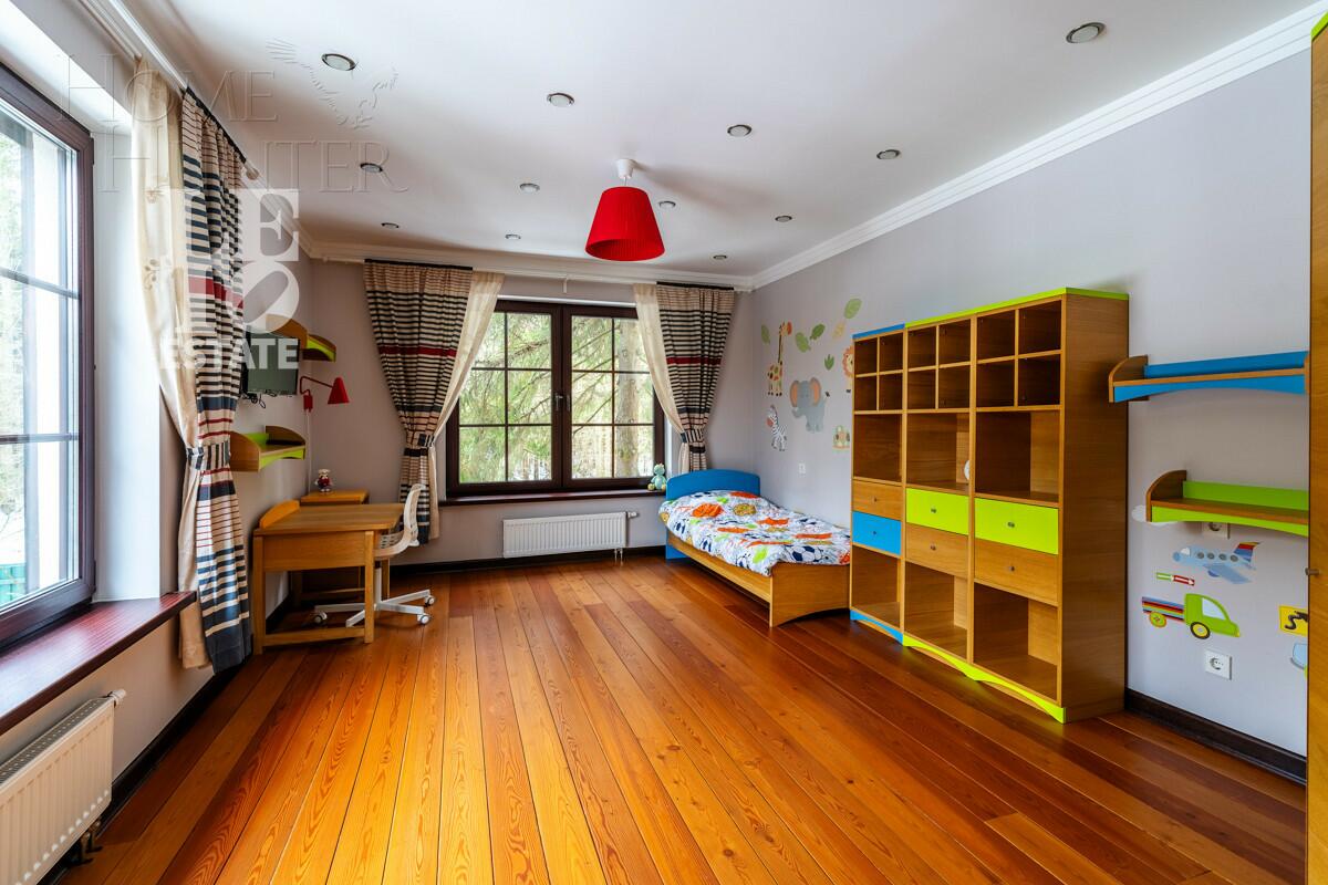 3-этажный коттедж 550 м² с отделкой