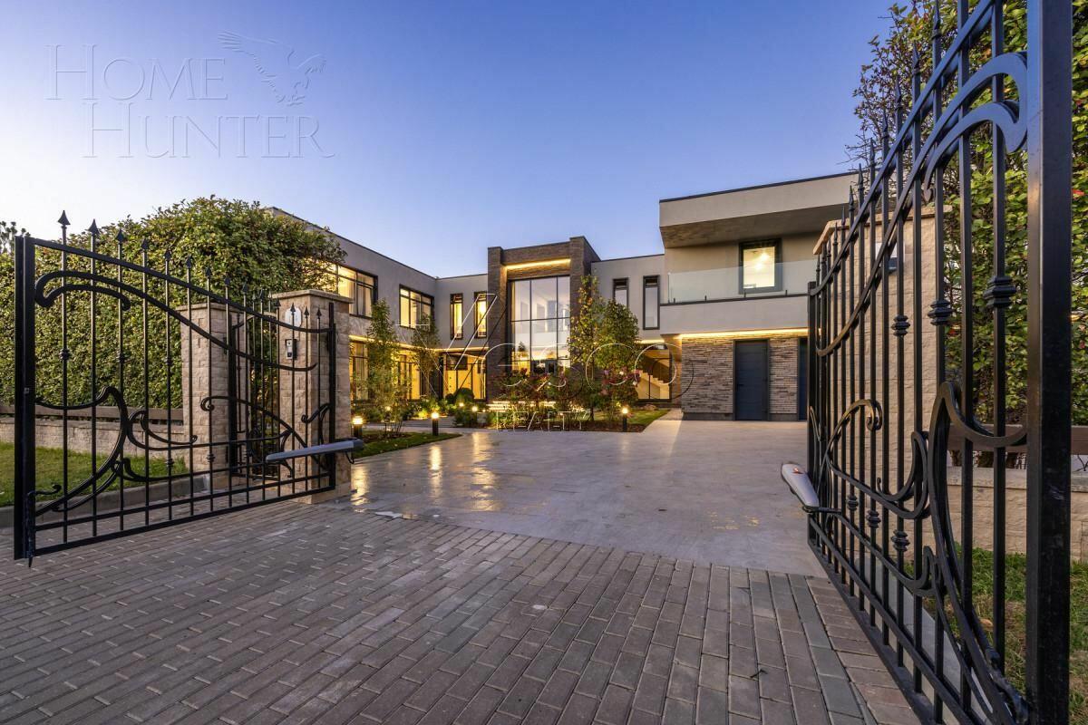 2-этажный коттедж 1 000 м² с отделкой