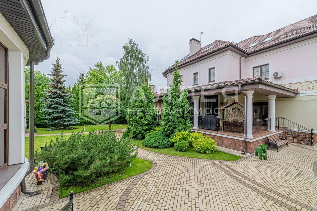 3-этажный коттедж 1 312 м² с отделкой