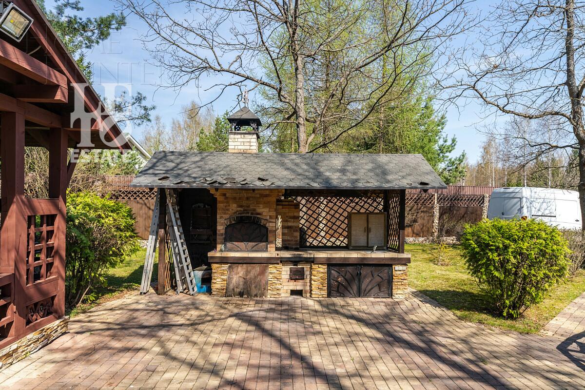 3-этажный коттедж 550 м² с отделкой