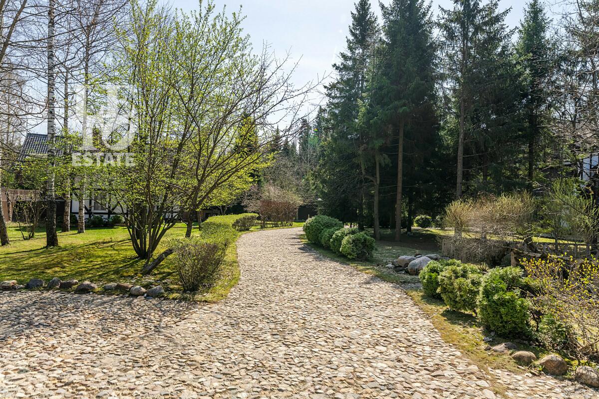 3-этажный коттедж 550 м² с отделкой