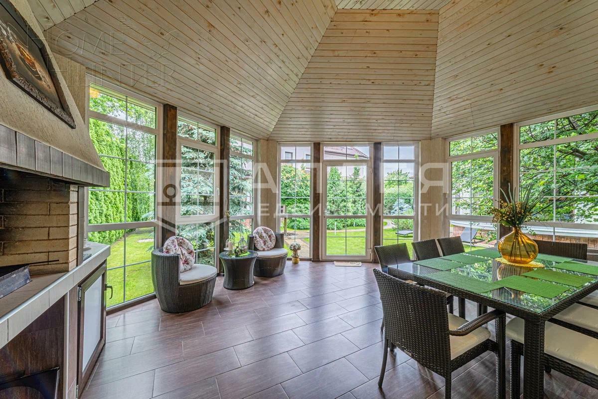 3-этажный коттедж 1 312 м² с отделкой