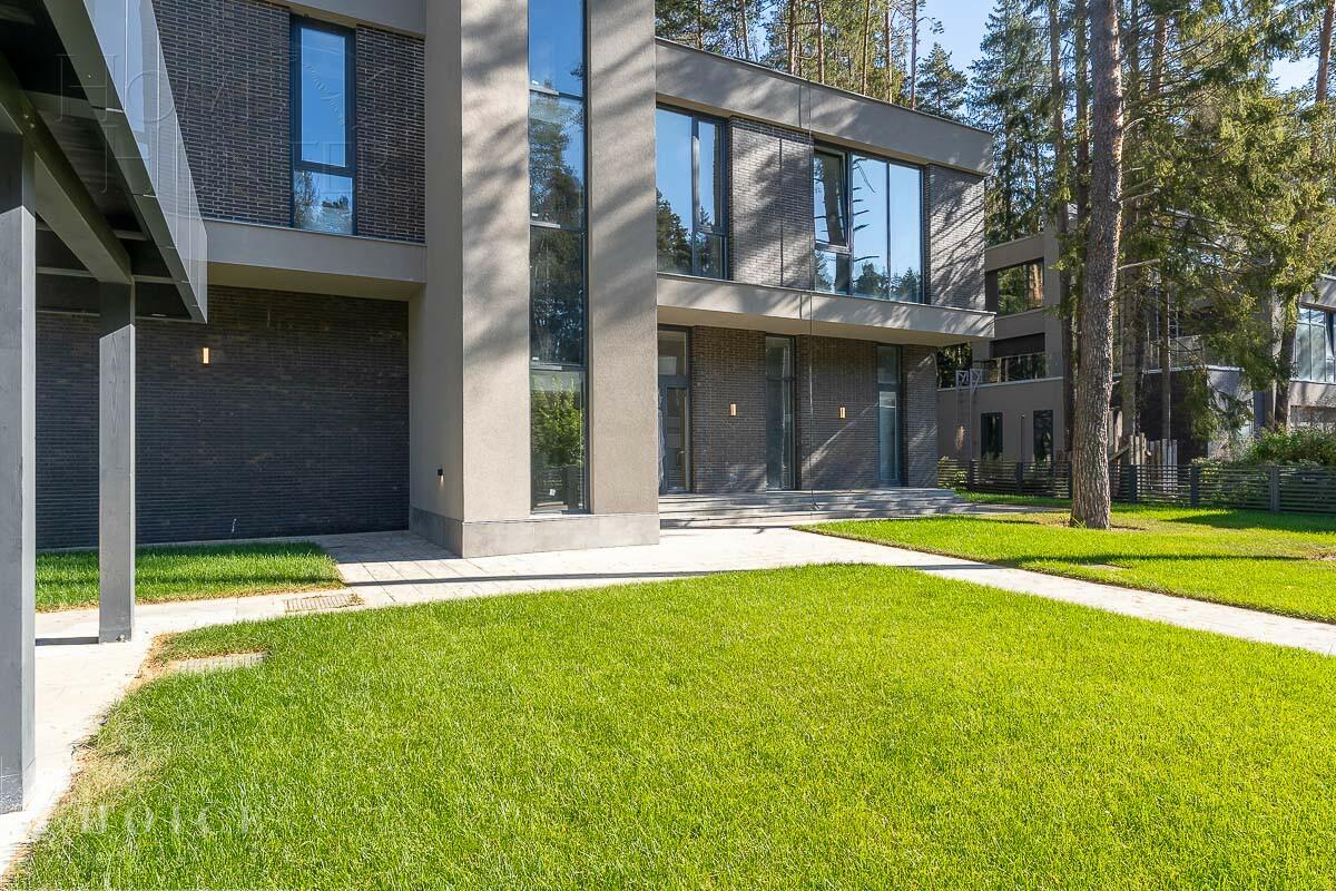 2-этажный коттедж 400 м² с отделкой