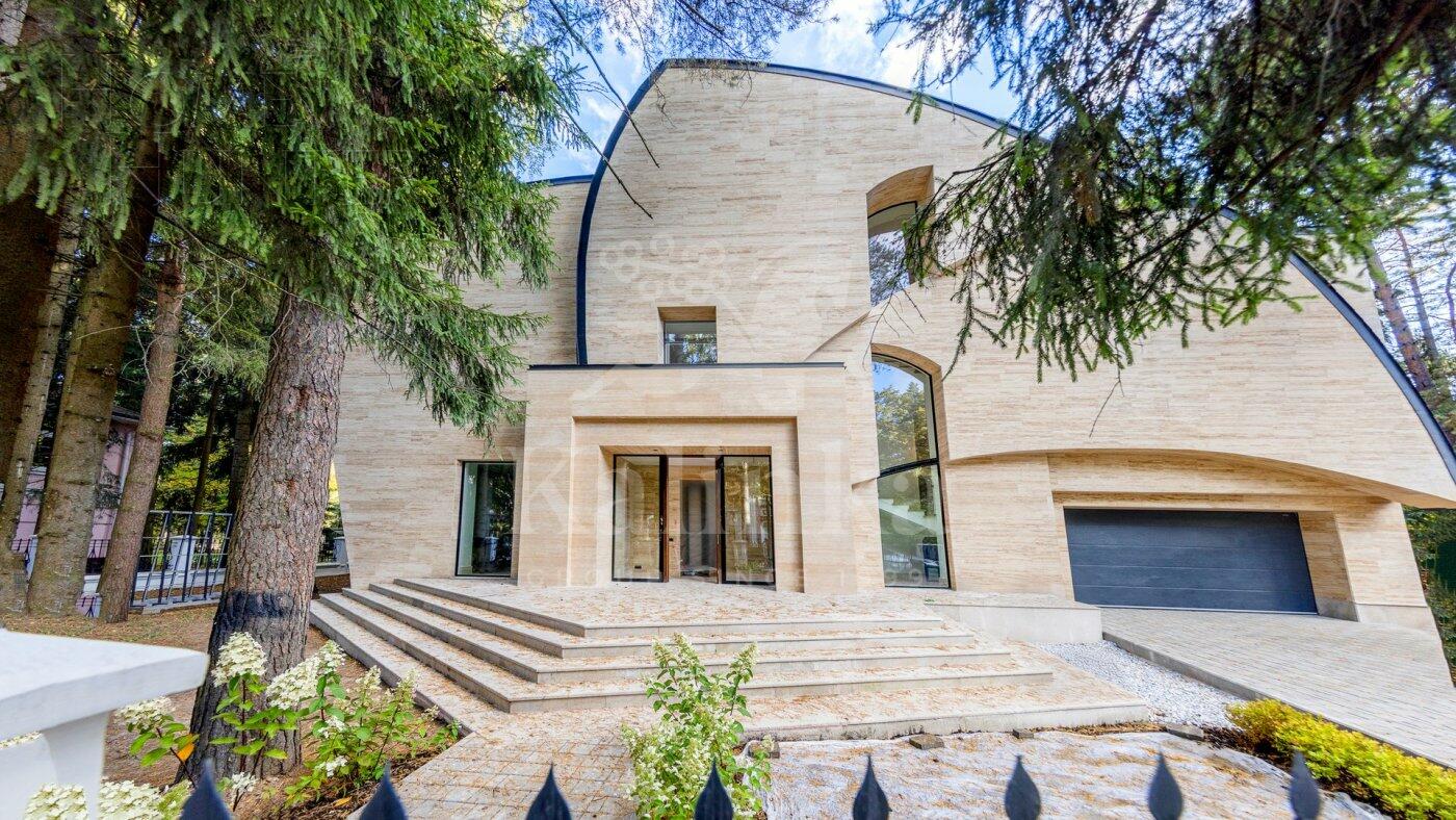 2-этажный коттедж 830 м² без отделки