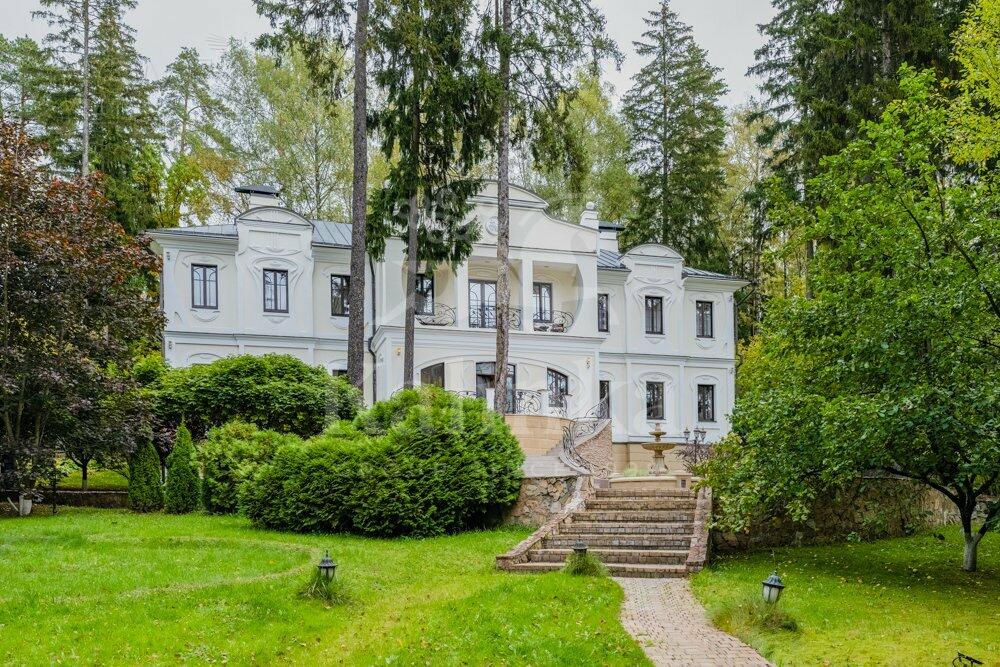 2-этажный коттедж 850 м² с отделкой