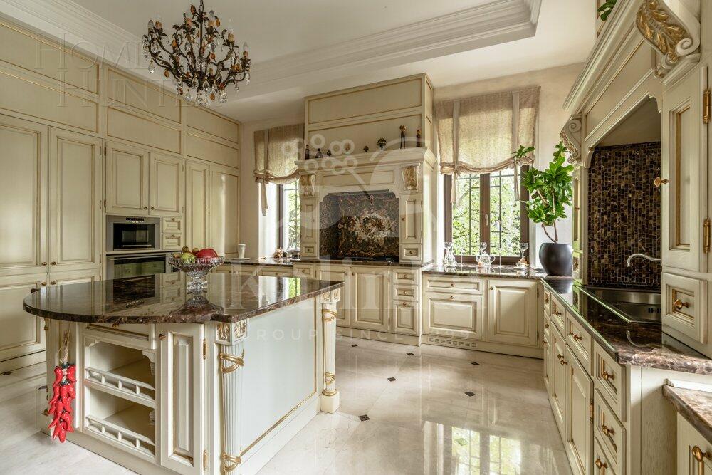 2-этажный коттедж 850 м² с отделкой