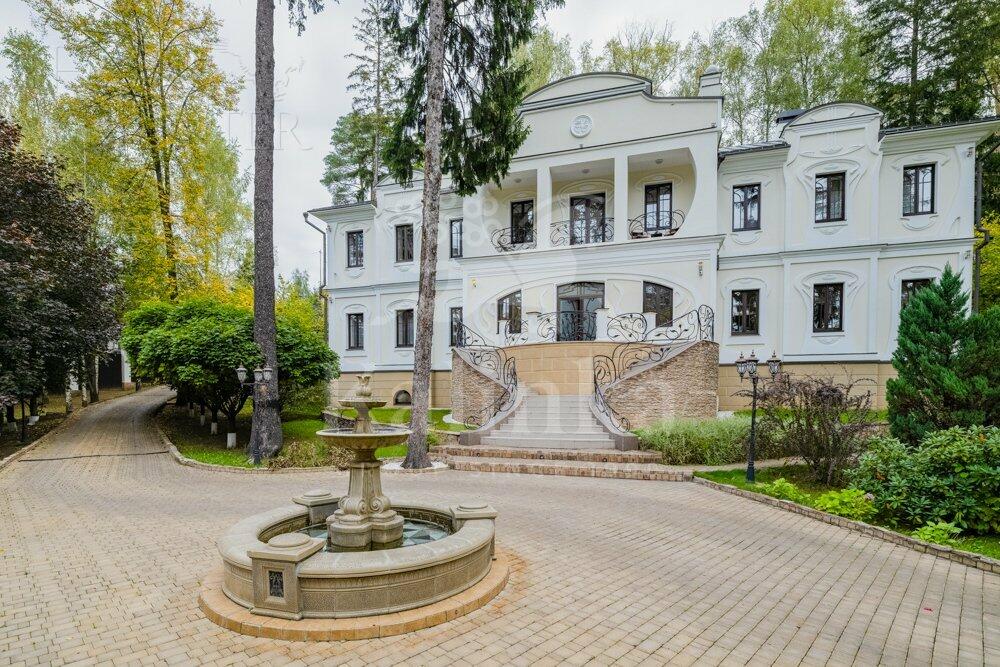 2-этажный коттедж 850 м² с отделкой