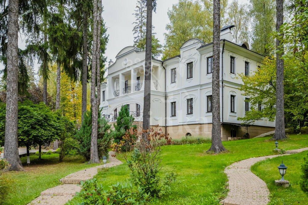 2-этажный коттедж 850 м² с отделкой