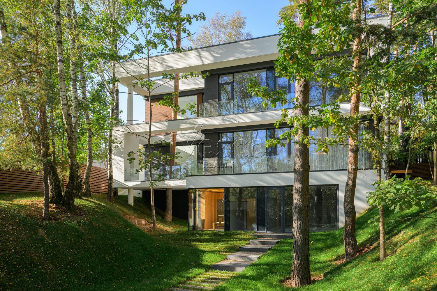 2-этажный коттедж 650 м² с отделкой