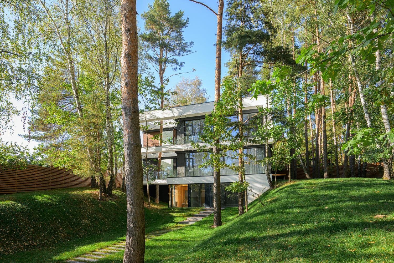 2-этажный коттедж 650 м² с отделкой