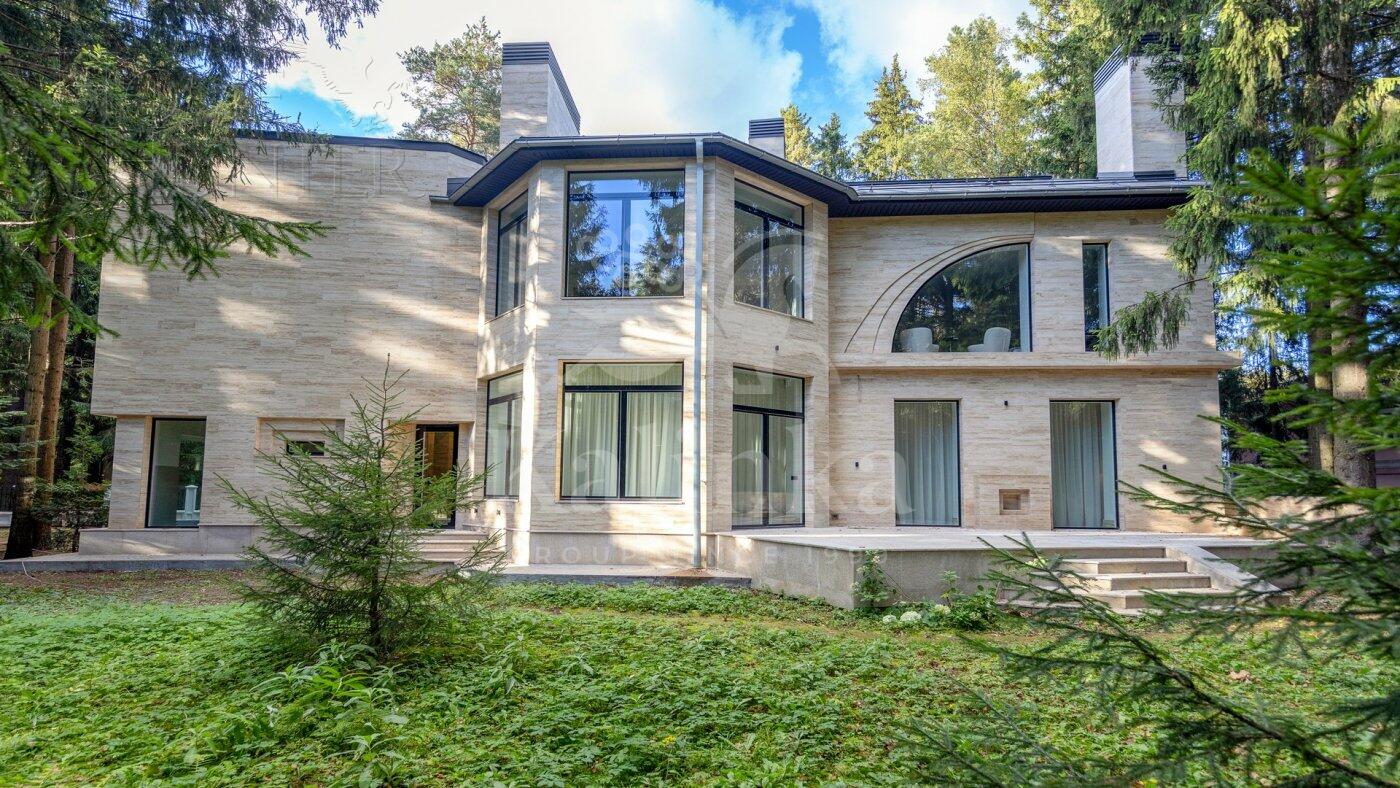 2-этажный коттедж 830 м² без отделки