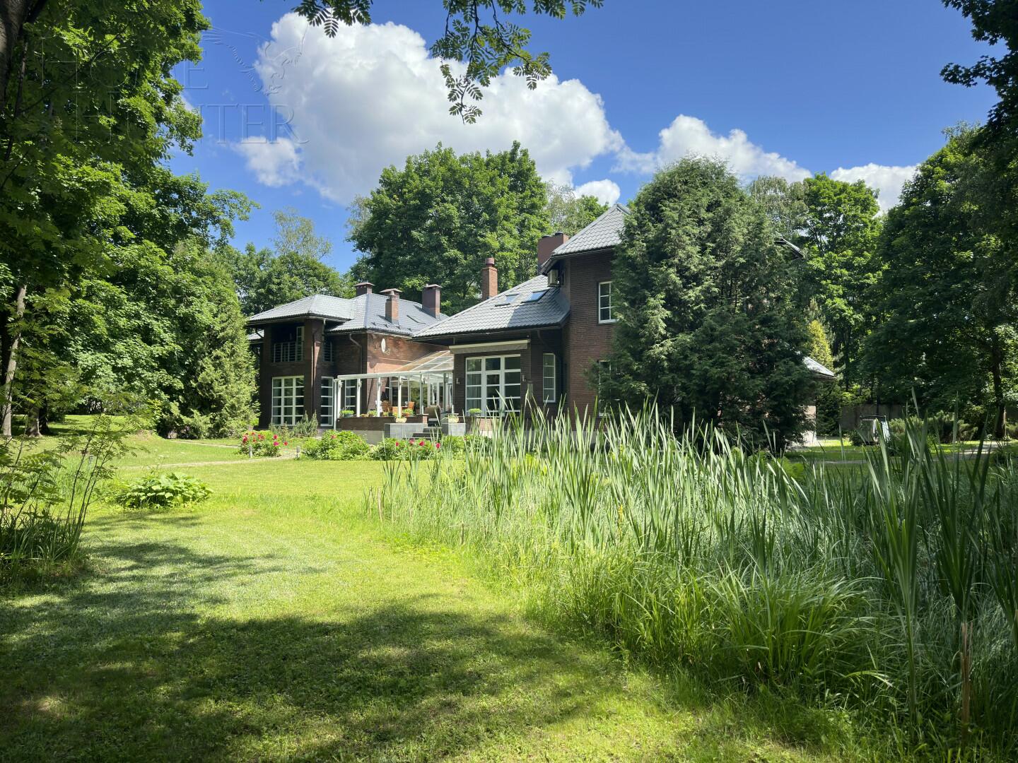 2-этажный коттедж 438 м² с отделкой