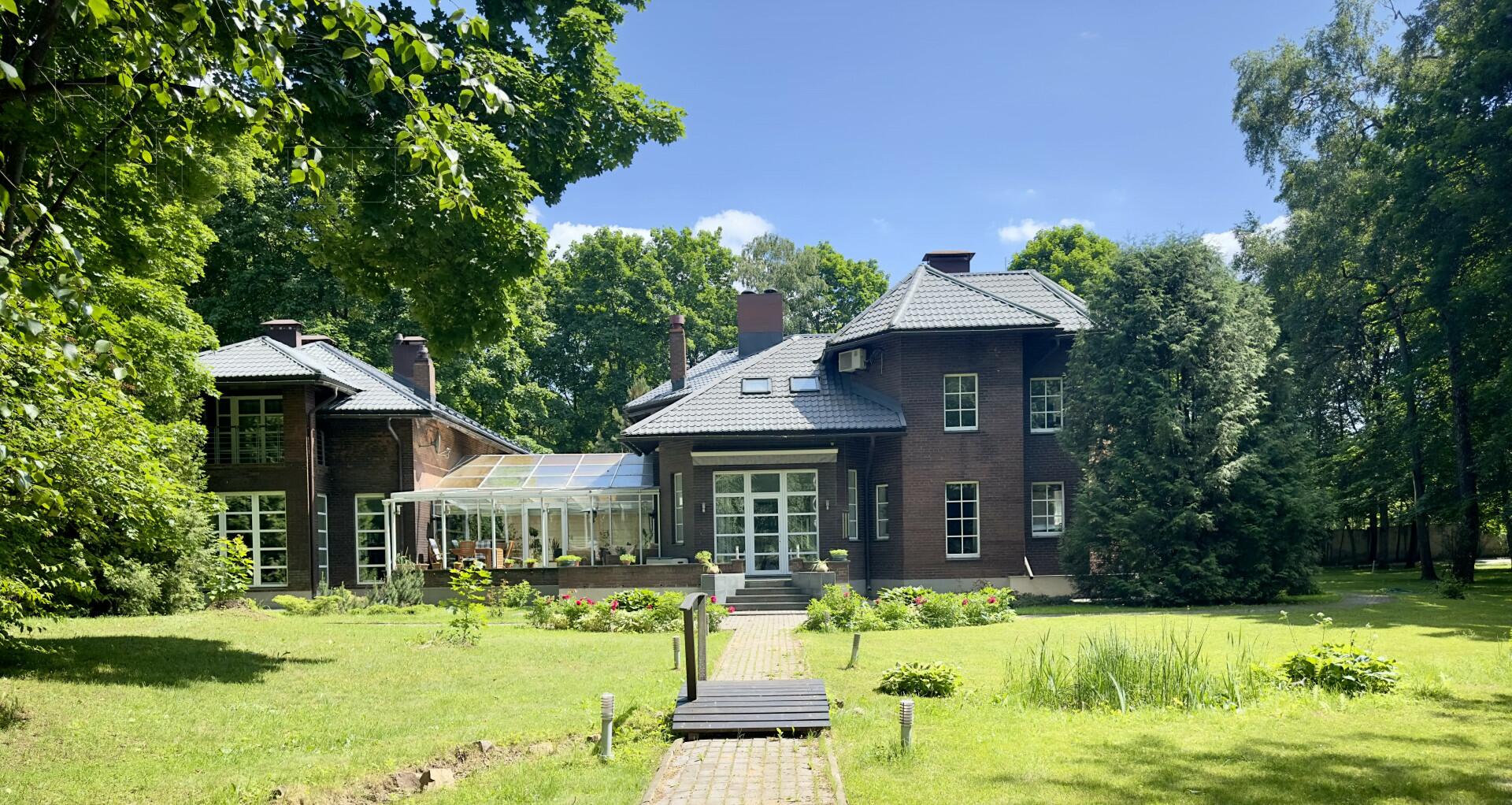 2-этажный коттедж 438 м² с отделкой