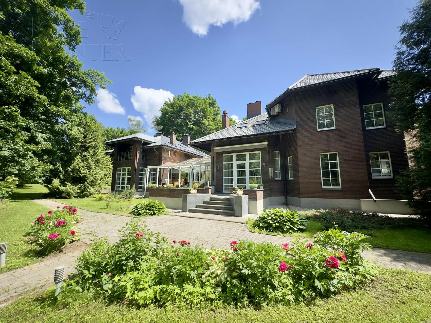 2-этажный коттедж 438 м² с отделкой