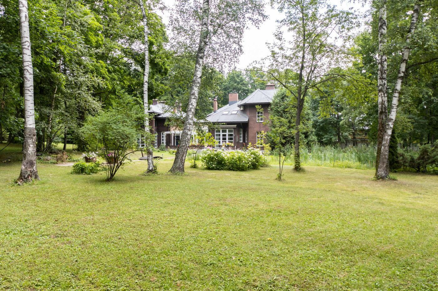 2-этажный коттедж 438 м² с отделкой