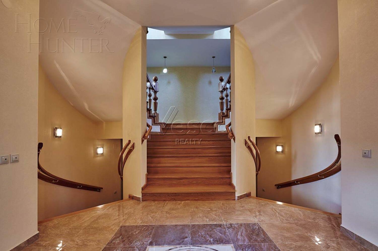 2-этажный коттедж 720 м² с отделкой