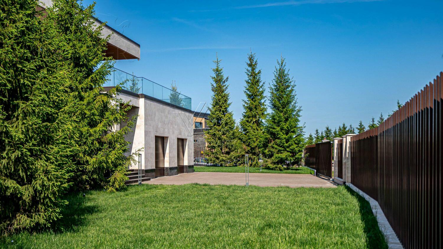 2-этажный коттедж 942 м² с отделкой