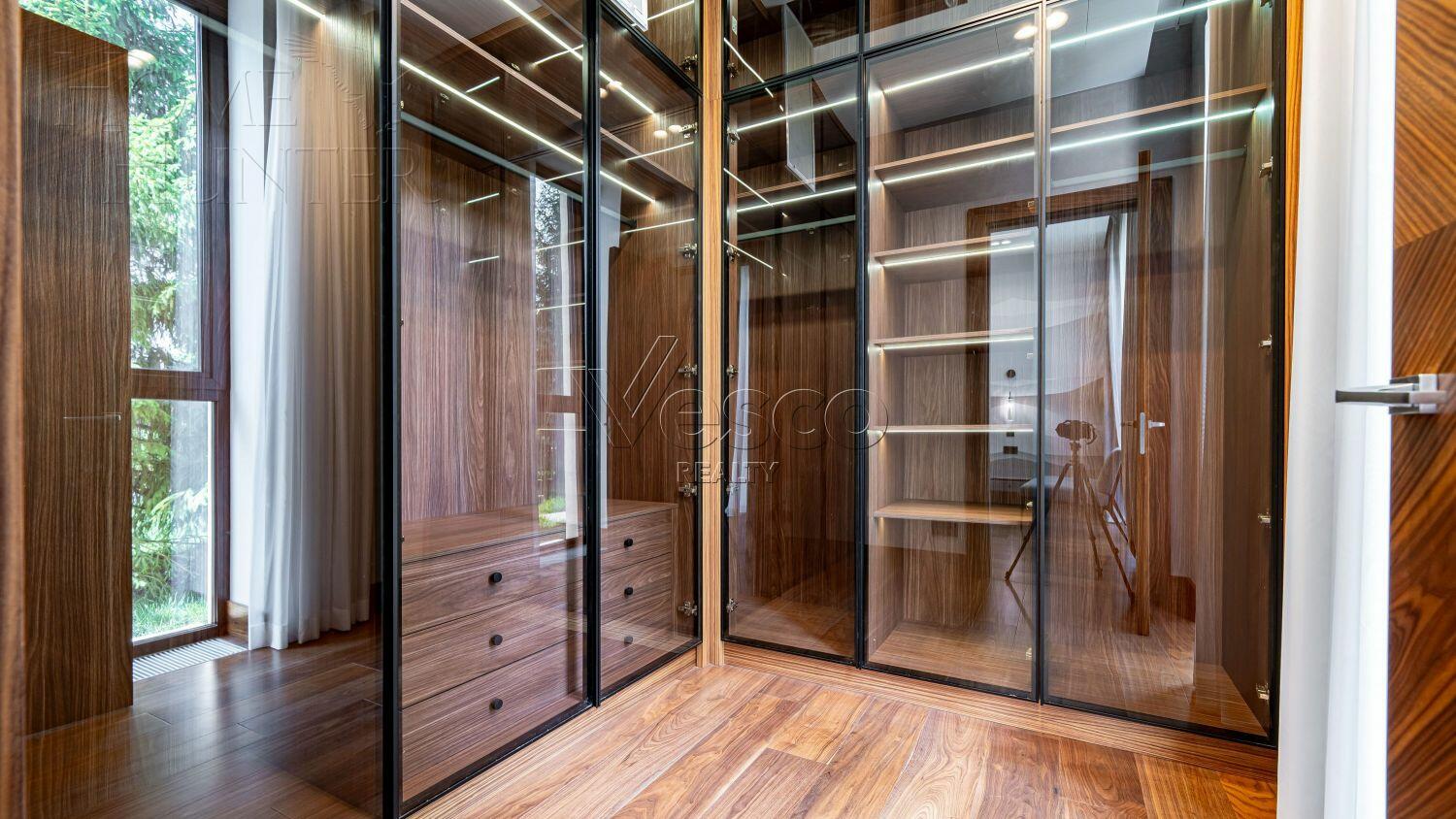 2-этажный коттедж 942 м² с отделкой