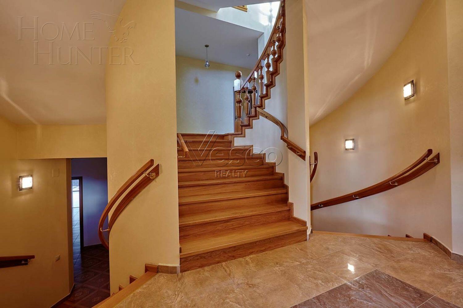 2-этажный коттедж 720 м² с отделкой