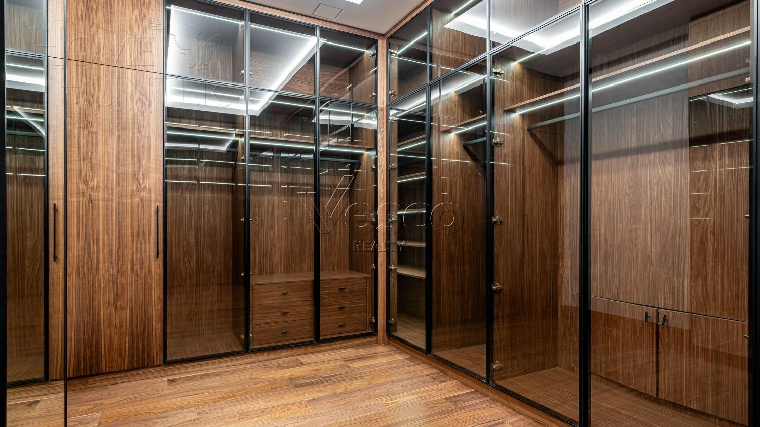 2-этажный коттедж 942 м² с отделкой