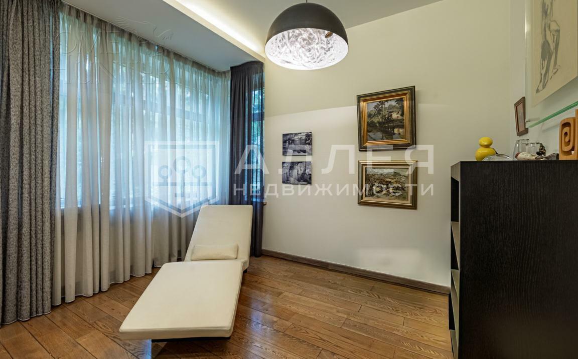 3-этажный коттедж 640 м² с отделкой