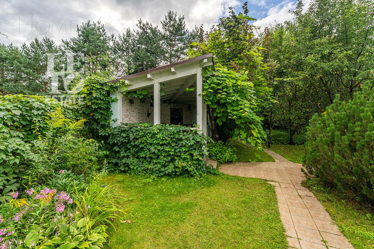 3-этажный коттедж 300 м² с отделкой