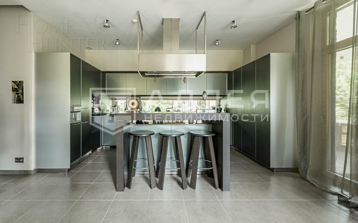 3-этажный коттедж 640 м² с отделкой